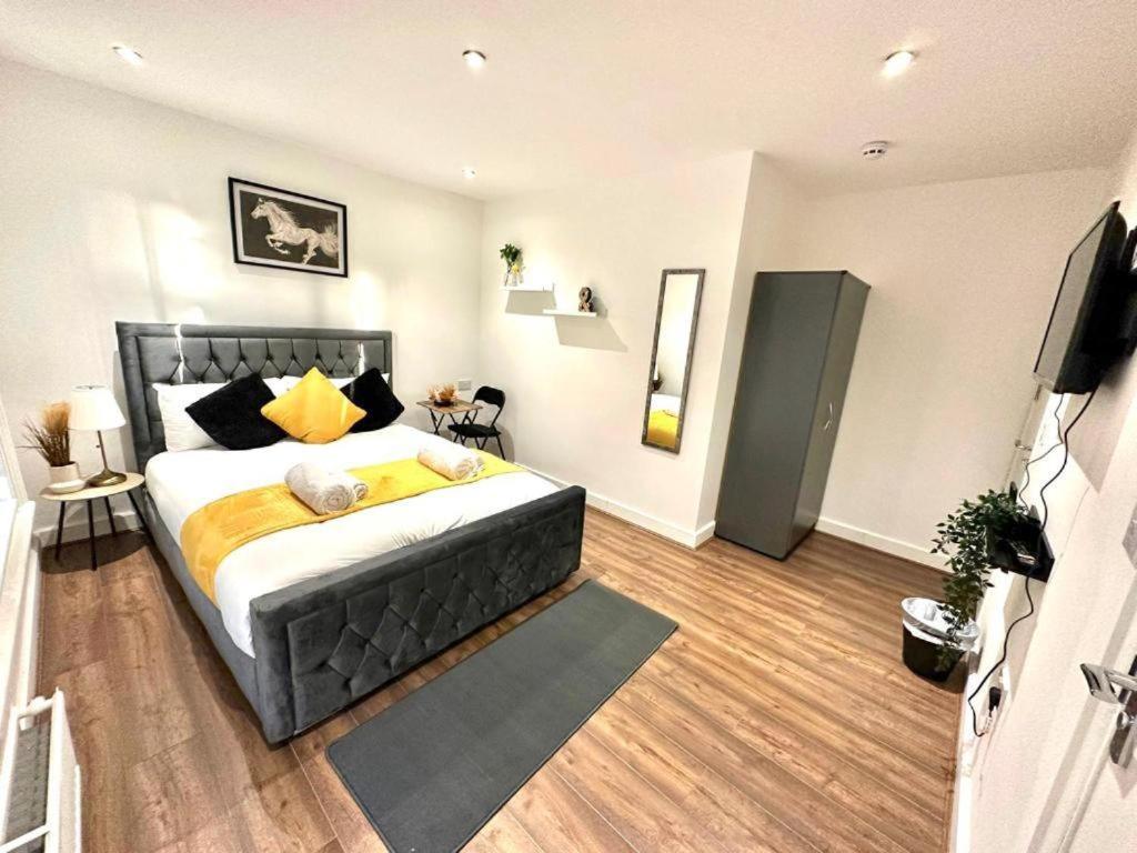 Hounslow Suites - Tw3 Luaran gambar